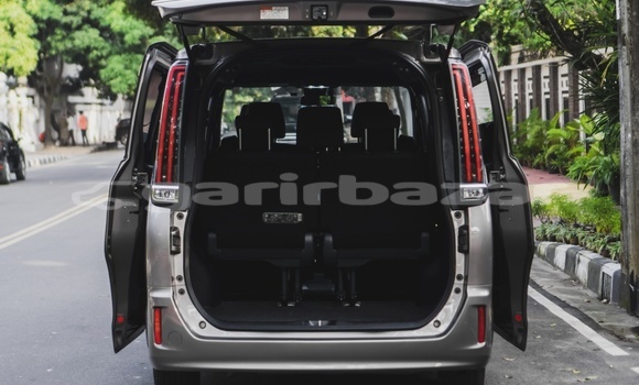 Buy Used 2018 Toyota Noah in Dhaka, Dhaka Buy Used 2018 Toyota Noah in Dhaka, Dhaka