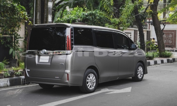 Buy Used 2018 Toyota Noah in Dhaka, Dhaka Buy Used 2018 Toyota Noah in Dhaka, Dhaka