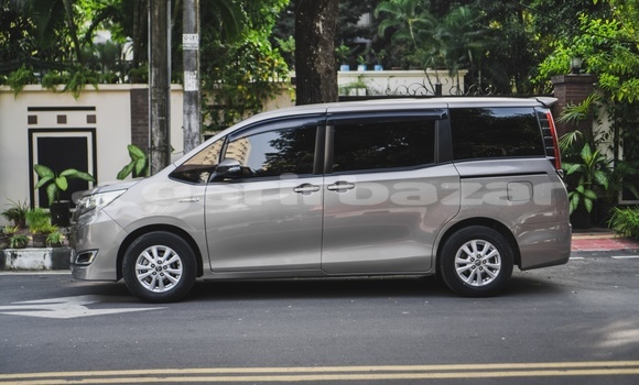 Buy Used 2018 Toyota Noah in Dhaka, Dhaka Buy Used 2018 Toyota Noah in Dhaka, Dhaka
