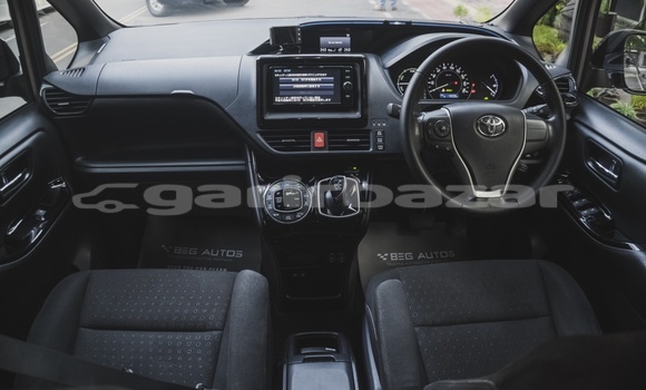 Buy Used 2018 Toyota Noah in Dhaka, Dhaka Buy Used 2018 Toyota Noah in Dhaka, Dhaka