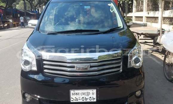 কেনা ব্যবহৃত Toyota Noah Black গাড়ী মধ্যে ঢাকা মধ্যে Dhaka