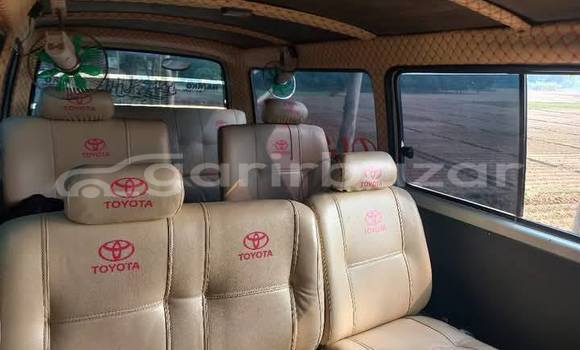 Buy Used 2002 Toyota Hiace in Dhaka, Dhaka Buy Used 2002 Toyota Hiace in Dhaka, Dhaka