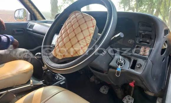 Buy Used 2002 Toyota Hiace in Dhaka, Dhaka Buy Used 2002 Toyota Hiace in Dhaka, Dhaka