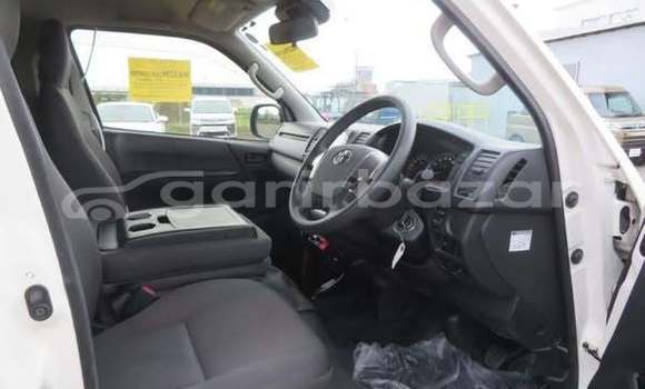 Buy Used 2019 Toyota Hiace in Dhaka, Dhaka Buy Used 2019 Toyota Hiace in Dhaka, Dhaka