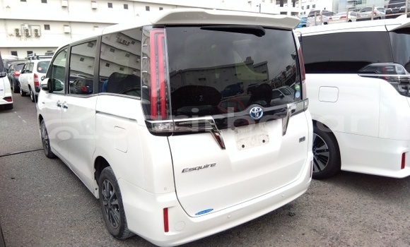 কেনা ব্যবহৃত Toyota Esquire White গাড়ী মধ্যে ঢাকা মধ্যে Dhaka কেনা ব্যবহৃত Toyota Esquire White গাড়ী মধ্যে ঢাকা মধ্যে Dhaka