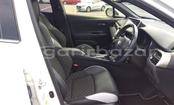 কেনা ব্যবহৃত Toyota C-HR White গাড়ী মধ্যে ঢাকা মধ্যে Dhaka কেনা ব্যবহৃত Toyota C-HR White গাড়ী মধ্যে ঢাকা মধ্যে Dhaka