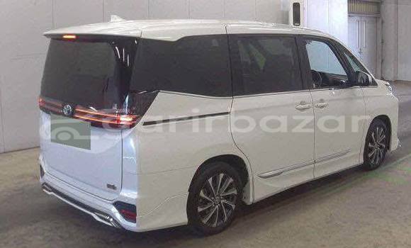কেনা ব্যবহৃত Toyota Voxy White গাড়ী মধ্যে ঢাকা মধ্যে Dhaka কেনা ব্যবহৃত Toyota Voxy White গাড়ী মধ্যে ঢাকা মধ্যে Dhaka
