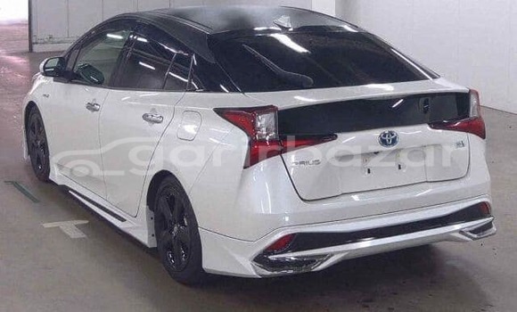 Buy Used 2019 Toyota prius in Dhaka, Dhaka Buy Used 2019 Toyota prius in Dhaka, Dhaka