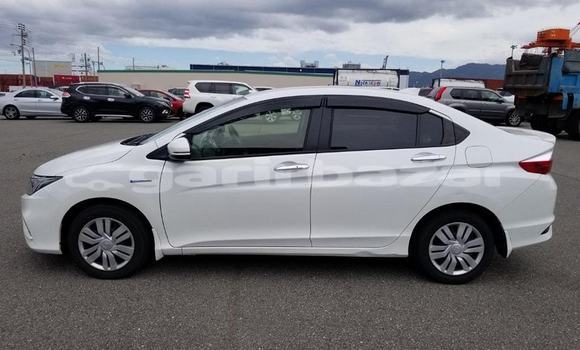 Buy Import 2017 Honda Grace in Dhaka, Dhaka Buy Import 2017 Honda Grace in Dhaka, Dhaka