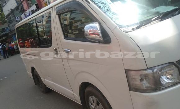 Buy Used 2011 Toyota Hiace in Dhaka, Dhaka Buy Used 2011 Toyota Hiace in Dhaka, Dhaka