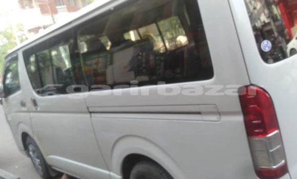Buy Used 2011 Toyota Hiace in Dhaka, Dhaka Buy Used 2011 Toyota Hiace in Dhaka, Dhaka