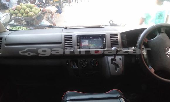 Buy Used 2011 Toyota Hiace in Dhaka, Dhaka Buy Used 2011 Toyota Hiace in Dhaka, Dhaka