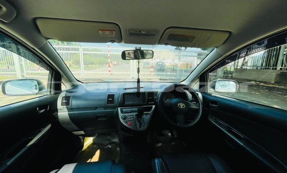 Buy Used 2005 Toyota Wish in Dhaka, Dhaka Buy Used 2005 Toyota Wish in Dhaka, Dhaka