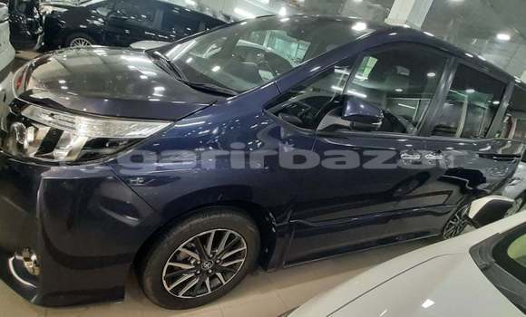 Buy Import 2017 Toyota Noah in Dhaka, Dhaka Buy Import 2017 Toyota Noah in Dhaka, Dhaka