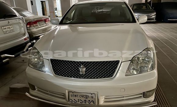Buy Used 2004 Toyota Crown in Dhaka, Dhaka Buy Used 2004 Toyota Crown in Dhaka, Dhaka