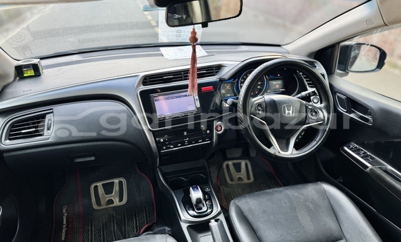 Buy Used 2014 Honda Grace in Dhaka, Dhaka Buy Used 2014 Honda Grace in Dhaka, Dhaka