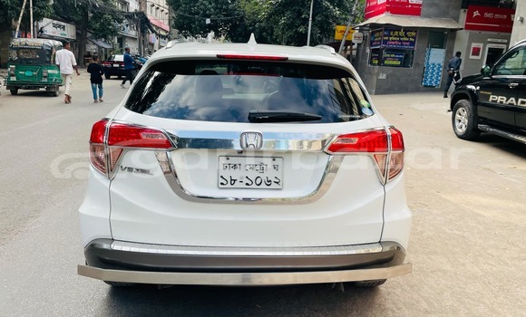 Buy Used 2015 Honda Vezel in Dhaka, Dhaka Buy Used 2015 Honda Vezel in Dhaka, Dhaka