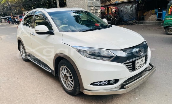 Buy Used 2015 Honda Vezel in Dhaka, Dhaka Buy Used 2015 Honda Vezel in Dhaka, Dhaka