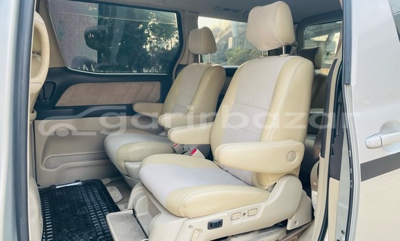 Buy Used 2004 Toyota Alphard in Dhaka, Dhaka Buy Used 2004 Toyota Alphard in Dhaka, Dhaka