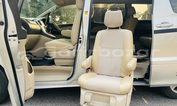 Buy Used 2004 Toyota Alphard in Dhaka, Dhaka Buy Used 2004 Toyota Alphard in Dhaka, Dhaka