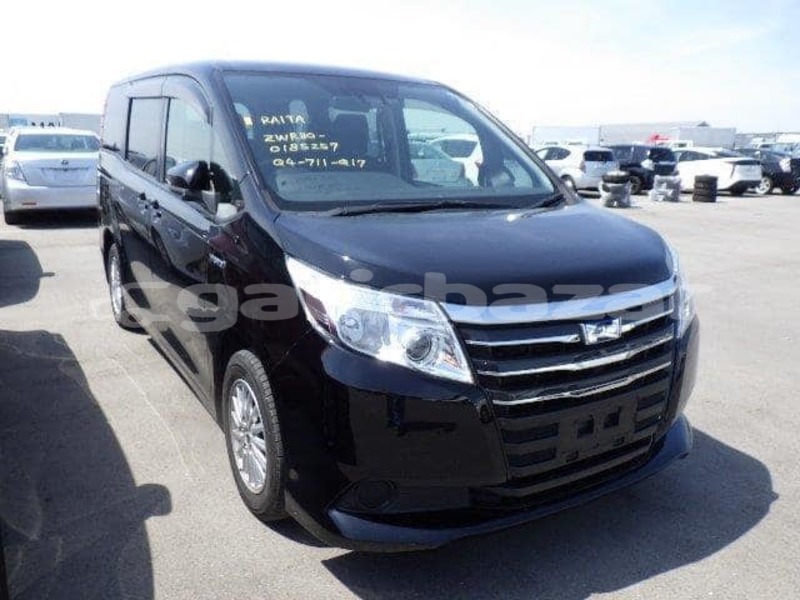 Big with watermark toyota noah chittagong chittagong 4064