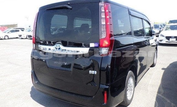 Buy Import 2016 Toyota Noah in Chittagong, Chittagong Buy Import 2016 Toyota Noah in Chittagong, Chittagong