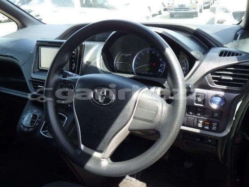 Big with watermark toyota noah chittagong chittagong 4064