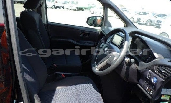 Buy Import 2016 Toyota Noah in Chittagong, Chittagong Buy Import 2016 Toyota Noah in Chittagong, Chittagong