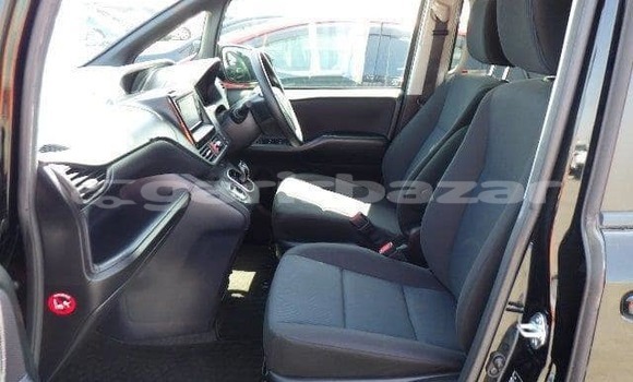 Buy Import 2016 Toyota Noah in Chittagong, Chittagong Buy Import 2016 Toyota Noah in Chittagong, Chittagong
