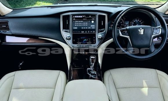 Buy Import 2016 Toyota Crown in Dhaka, Dhaka Buy Import 2016 Toyota Crown in Dhaka, Dhaka