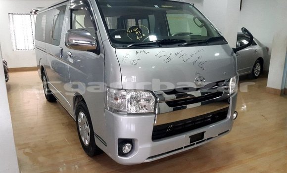 Buy Import 2016 Toyota Hiace in Dhaka, Dhaka Buy Import 2016 Toyota Hiace in Dhaka, Dhaka