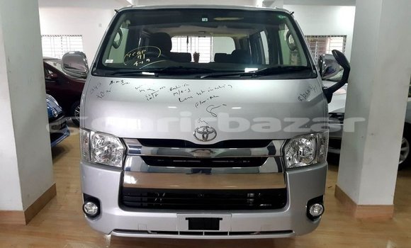 Buy Import 2016 Toyota Hiace in Dhaka, Dhaka Buy Import 2016 Toyota Hiace in Dhaka, Dhaka