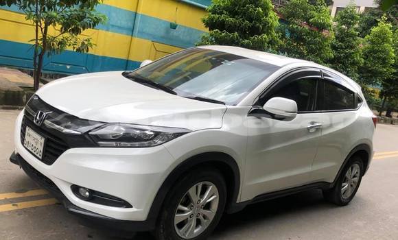 Buy Used 2014 Honda Vezel in Dhaka, Dhaka Buy Used 2014 Honda Vezel in Dhaka, Dhaka