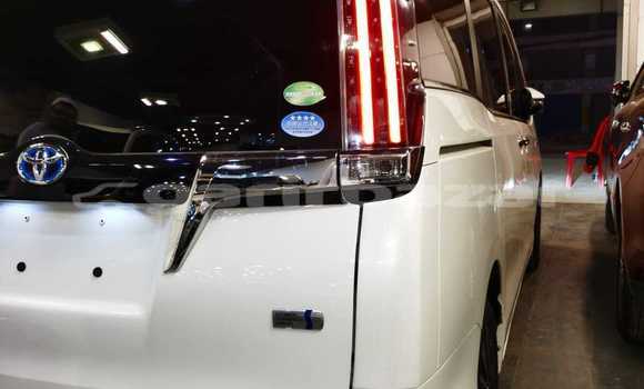 কেনা আমদানি Toyota Esquire White গাড়ী মধ্যে ঢাকা মধ্যে Dhaka কেনা আমদানি Toyota Esquire White গাড়ী মধ্যে ঢাকা মধ্যে Dhaka