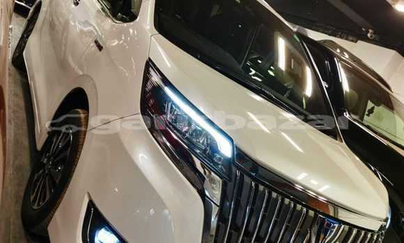 কেনা আমদানি Toyota Esquire White গাড়ী মধ্যে ঢাকা মধ্যে Dhaka কেনা আমদানি Toyota Esquire White গাড়ী মধ্যে ঢাকা মধ্যে Dhaka