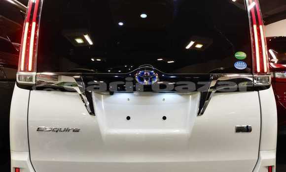 কেনা আমদানি Toyota Esquire White গাড়ী মধ্যে ঢাকা মধ্যে Dhaka কেনা আমদানি Toyota Esquire White গাড়ী মধ্যে ঢাকা মধ্যে Dhaka