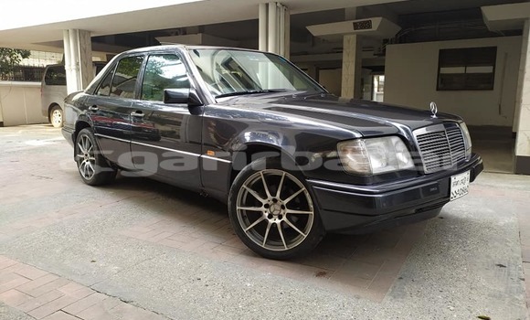 কেনা ব্যবহৃত Mercedes-Benz E200 Blue গাড়ী মধ্যে ঢাকা মধ্যে Dhaka কেনা ব্যবহৃত Mercedes-Benz E200 Blue গাড়ী মধ্যে ঢাকা মধ্যে Dhaka