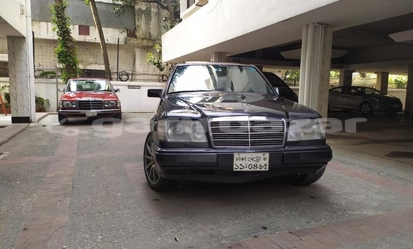 কেনা ব্যবহৃত Mercedes-Benz E200 Blue গাড়ী মধ্যে ঢাকা মধ্যে Dhaka কেনা ব্যবহৃত Mercedes-Benz E200 Blue গাড়ী মধ্যে ঢাকা মধ্যে Dhaka
