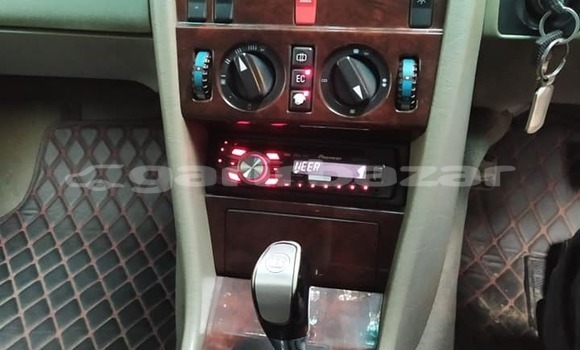 কেনা ব্যবহৃত Mercedes-Benz E200 Blue গাড়ী মধ্যে ঢাকা মধ্যে Dhaka কেনা ব্যবহৃত Mercedes-Benz E200 Blue গাড়ী মধ্যে ঢাকা মধ্যে Dhaka