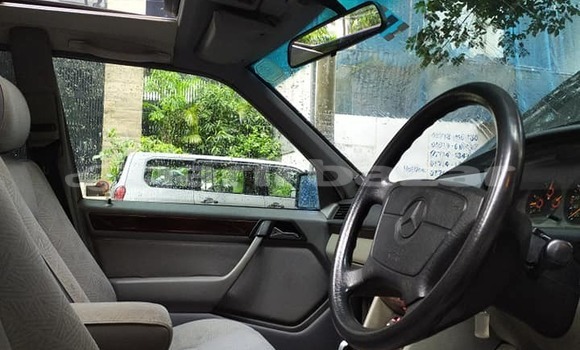 কেনা ব্যবহৃত Mercedes-Benz E200 Blue গাড়ী মধ্যে ঢাকা মধ্যে Dhaka কেনা ব্যবহৃত Mercedes-Benz E200 Blue গাড়ী মধ্যে ঢাকা মধ্যে Dhaka