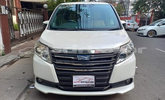Buy Used 2014 Toyota Noah in Dhaka, Dhaka Buy Used 2014 Toyota Noah in Dhaka, Dhaka