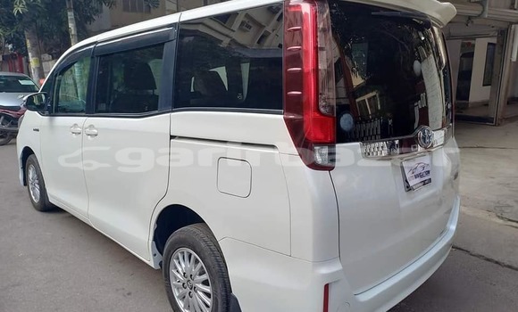 Buy Used 2014 Toyota Noah in Dhaka, Dhaka Buy Used 2014 Toyota Noah in Dhaka, Dhaka