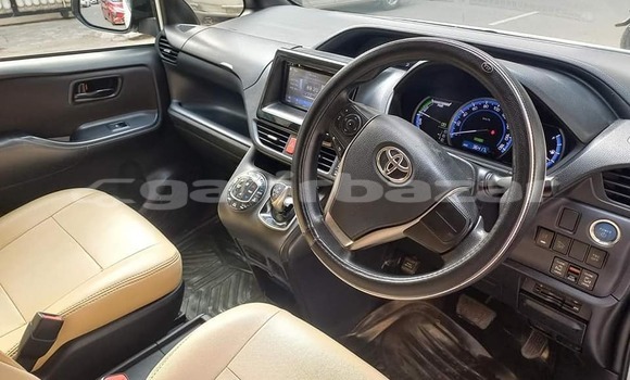 Buy Used 2014 Toyota Noah in Dhaka, Dhaka Buy Used 2014 Toyota Noah in Dhaka, Dhaka