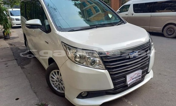 Buy Used 2014 Toyota Noah in Dhaka, Dhaka Buy Used 2014 Toyota Noah in Dhaka, Dhaka