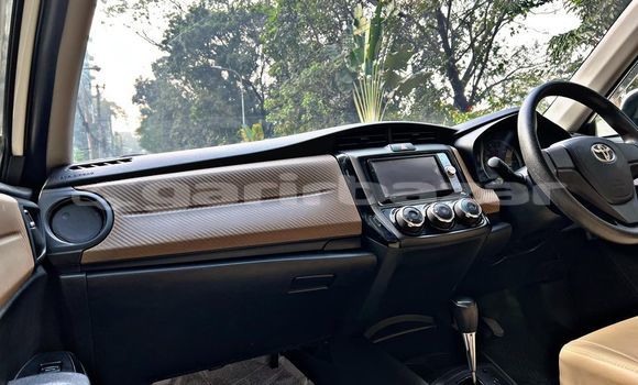 কেনা ব্যবহৃত Toyota Axio White গাড়ী মধ্যে ঢাকা মধ্যে Dhaka কেনা ব্যবহৃত Toyota Axio White গাড়ী মধ্যে ঢাকা মধ্যে Dhaka