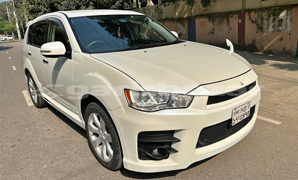 Buy Used 2010 Mitsubishi Outlander in Dhaka, Dhaka Buy Used 2010 Mitsubishi Outlander in Dhaka, Dhaka