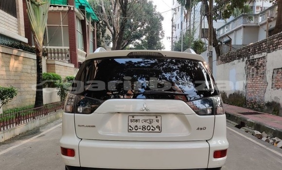 কেনা ব্যবহৃত Mitsubishi Outlander White গাড়ী মধ্যে ঢাকা মধ্যে Dhaka কেনা ব্যবহৃত Mitsubishi Outlander White গাড়ী মধ্যে ঢাকা মধ্যে Dhaka