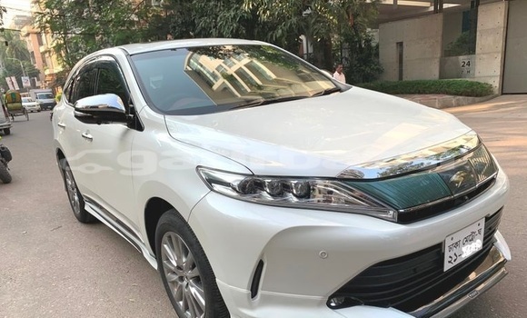 Buy Used 2018 Toyota Harrier in Dhaka, Dhaka Buy Used 2018 Toyota Harrier in Dhaka, Dhaka