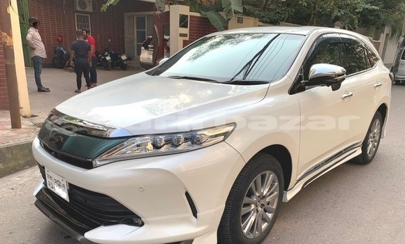 Buy Used 2018 Toyota Harrier in Dhaka, Dhaka Buy Used 2018 Toyota Harrier in Dhaka, Dhaka