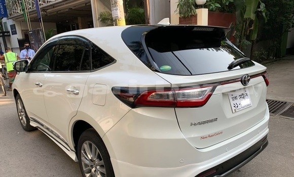 Buy Used 2018 Toyota Harrier in Dhaka, Dhaka Buy Used 2018 Toyota Harrier in Dhaka, Dhaka